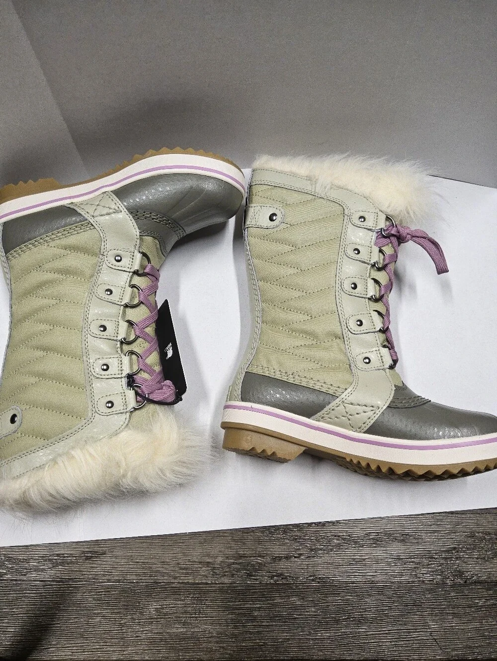 Youth Size 1 Faux Fur Trim Winter Boots Light Green & Gray withLavender Laces